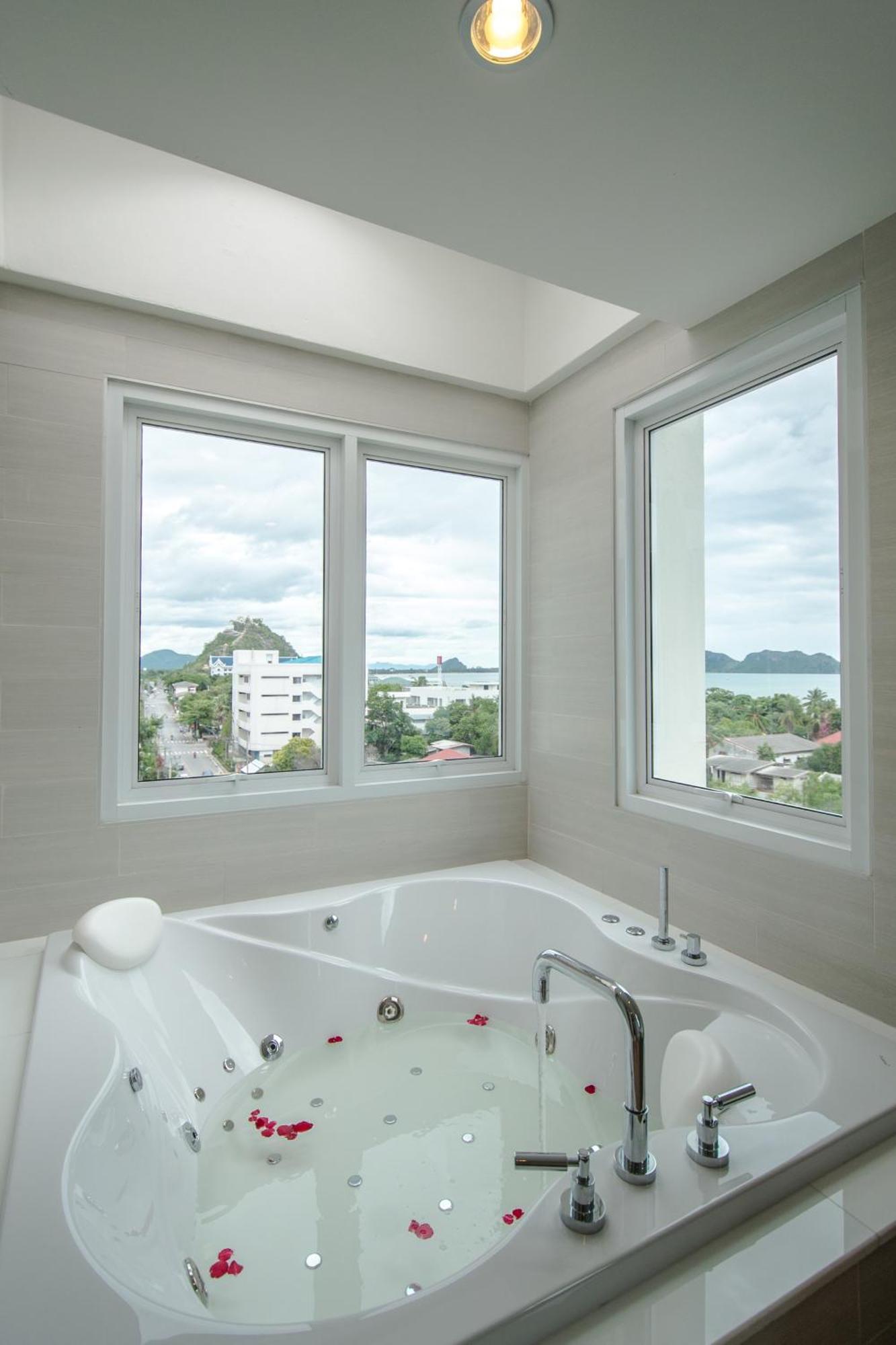 Prachuap Grand Hotel Prachuap Khiri Khan Room photo